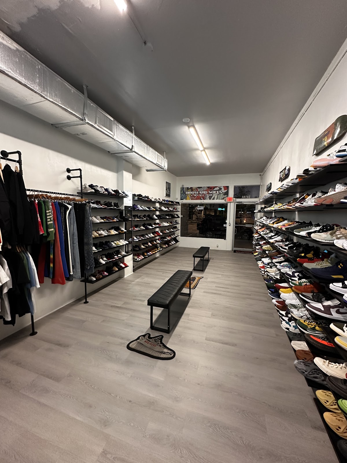 Broward Soles grey black and white low-top court sneaker